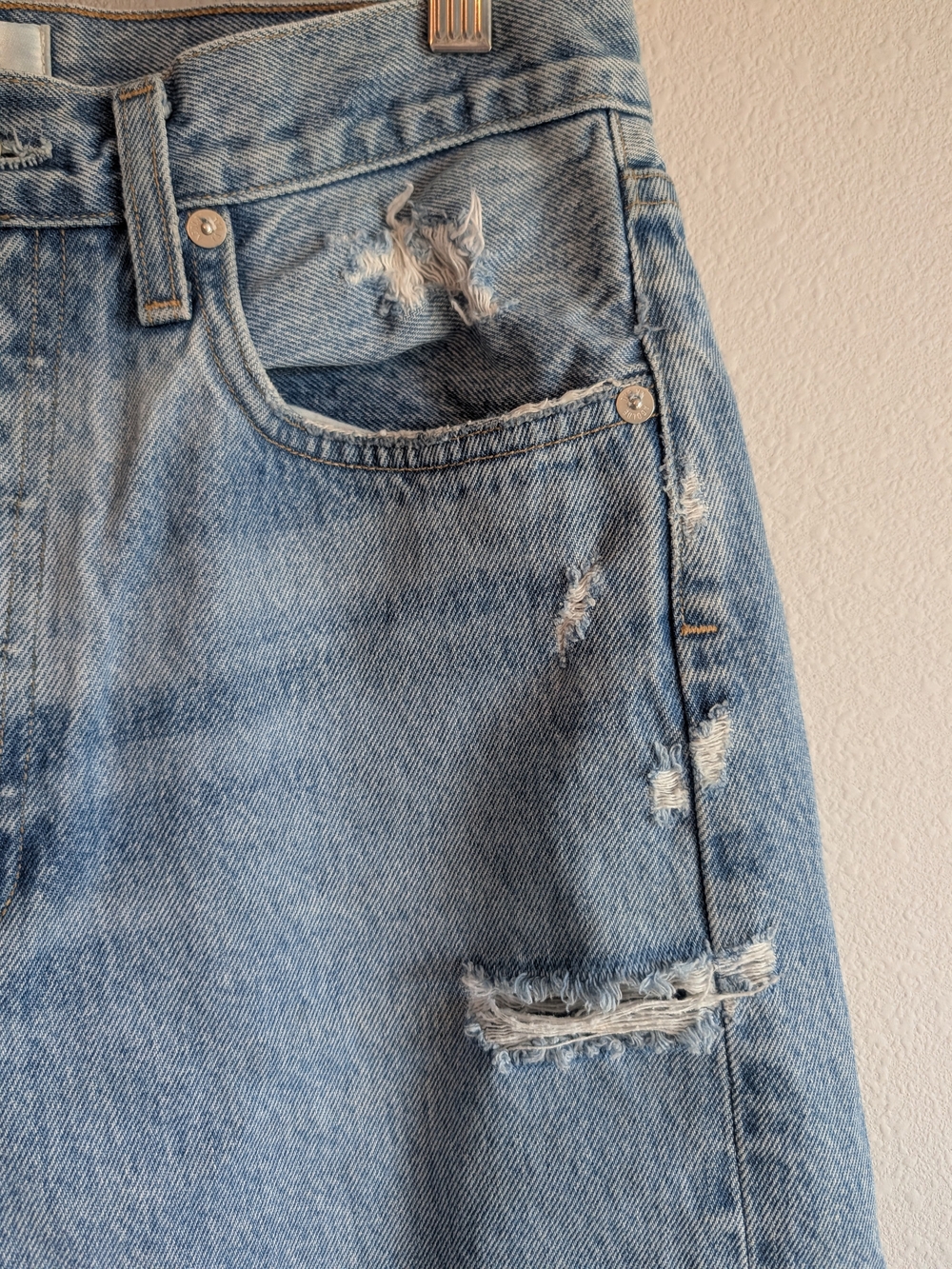 Agolde 90's Mid Rise Distressed Jean Size 26 In Fall Out/Light Wash - Picture 11 of 14